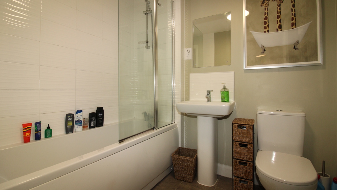 Bathroom L 1