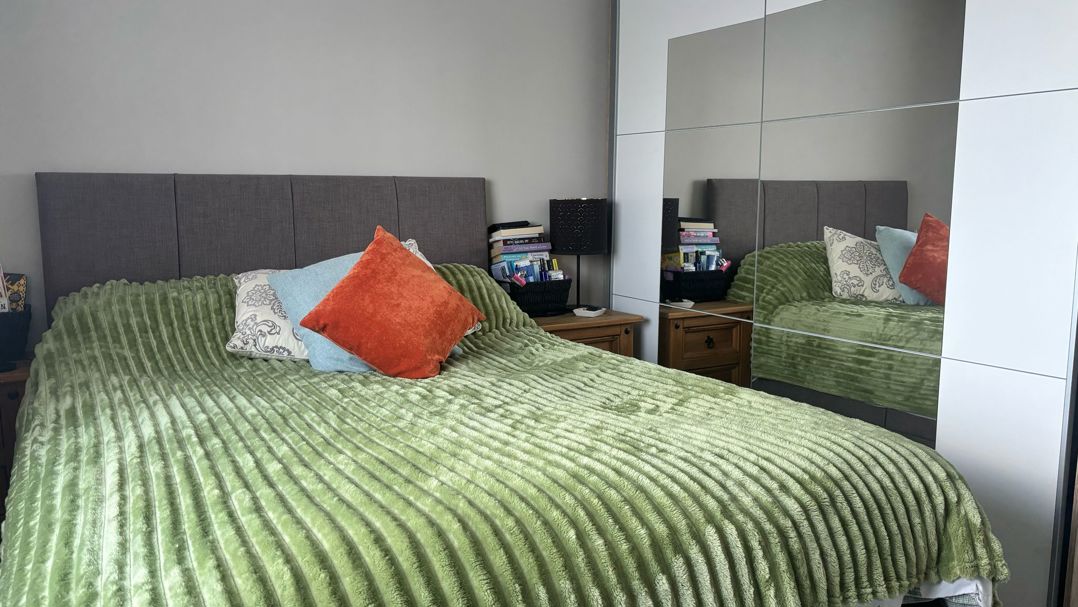 Bedroom 2 (2)