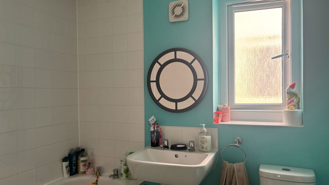 Main Bathroom 3